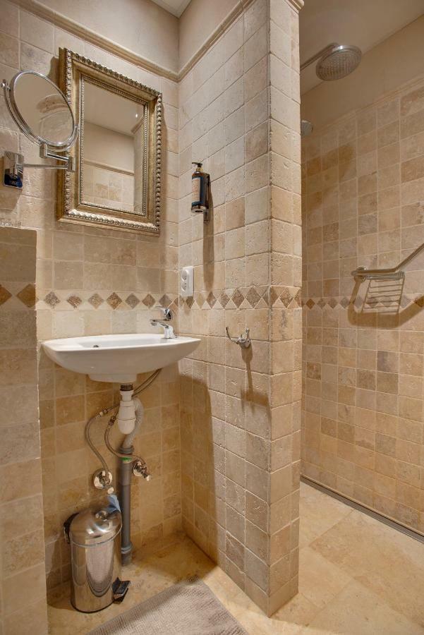 Rue Galilee Bed & Breakfast Марсилан Екстериор снимка